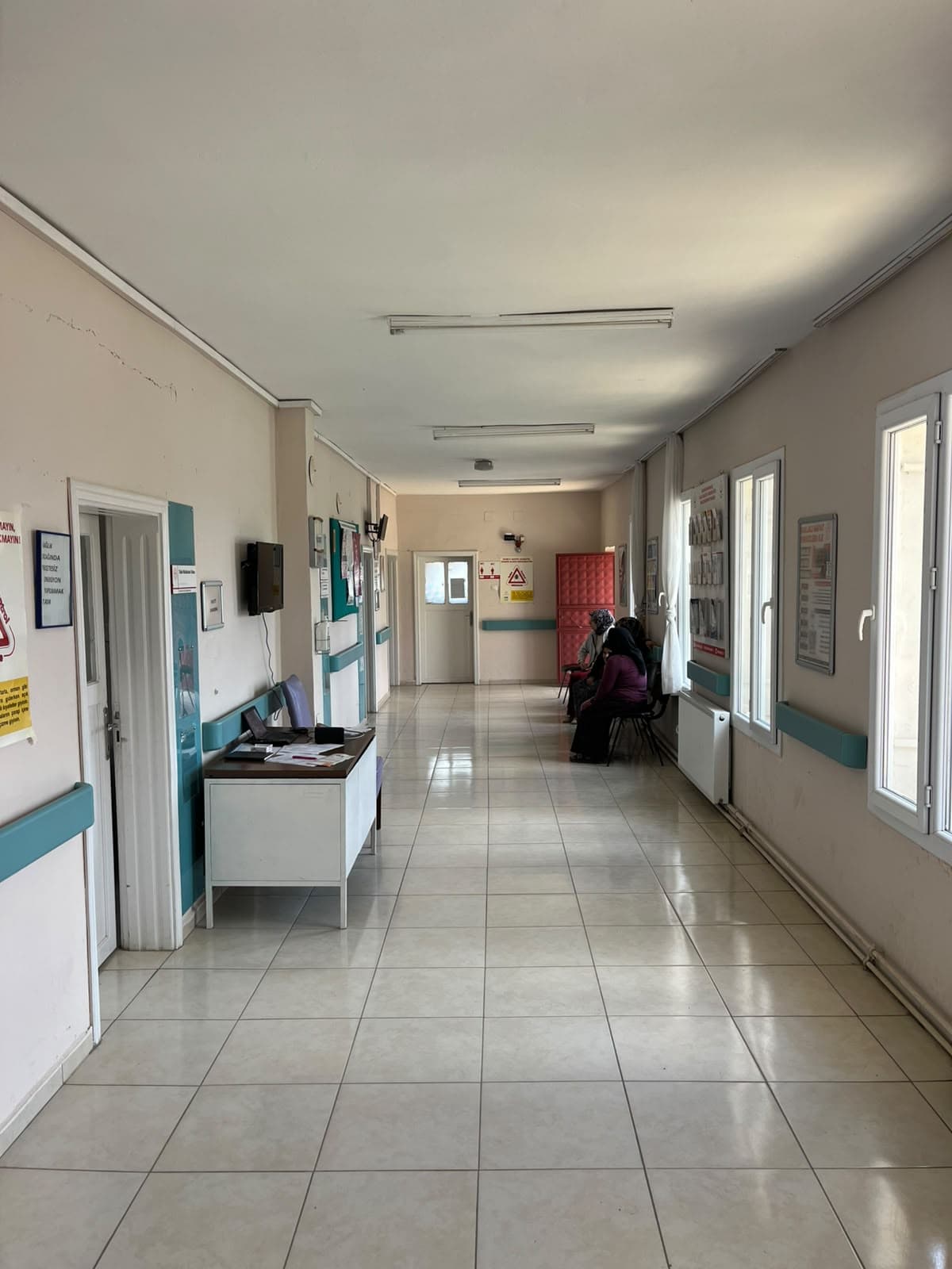 Merkezimizin koridoru ve bekleme alanı
